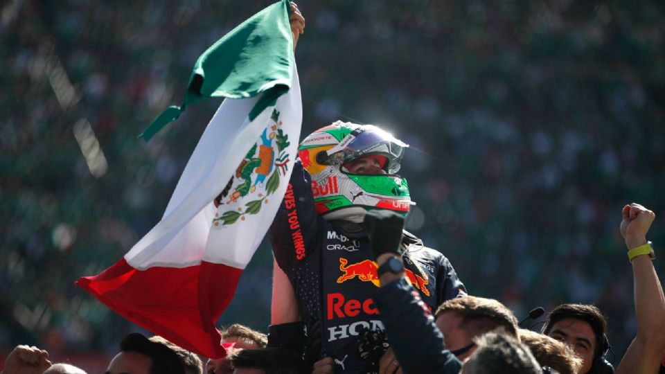 Sergio 'Checo' Pérez  durante su festejo en el GP de México en la temporada 2021