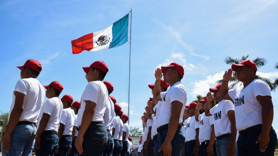 En mayo de este año, más de 400 jóvenes entre ellos mujeres voluntarias tomaron protesta de bandera como personal del Servicio Militar Nacional (SMN).