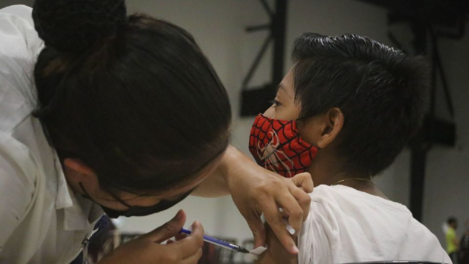Autoridades capitalinas hicieron un llamado para que padres de familia vacunen a menores de edad.