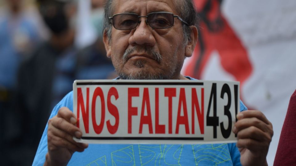 Madres y padres de los 43 estudiantes desaparecidos de la Escuela Normal Rural “Raúl Isidro Burgos” de Ayotzinapa se manifestaron al exterior de la SCJN, el pasado 14 de junio.