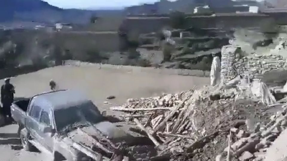 Afectaciones del sismo de esta madrugada en Afganistán.