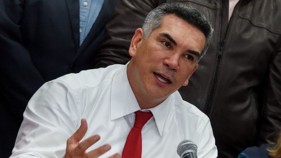 Alejandro Moreno Cárdenas durante su declaración a medios tras la reunión con ex presidente del PRI.