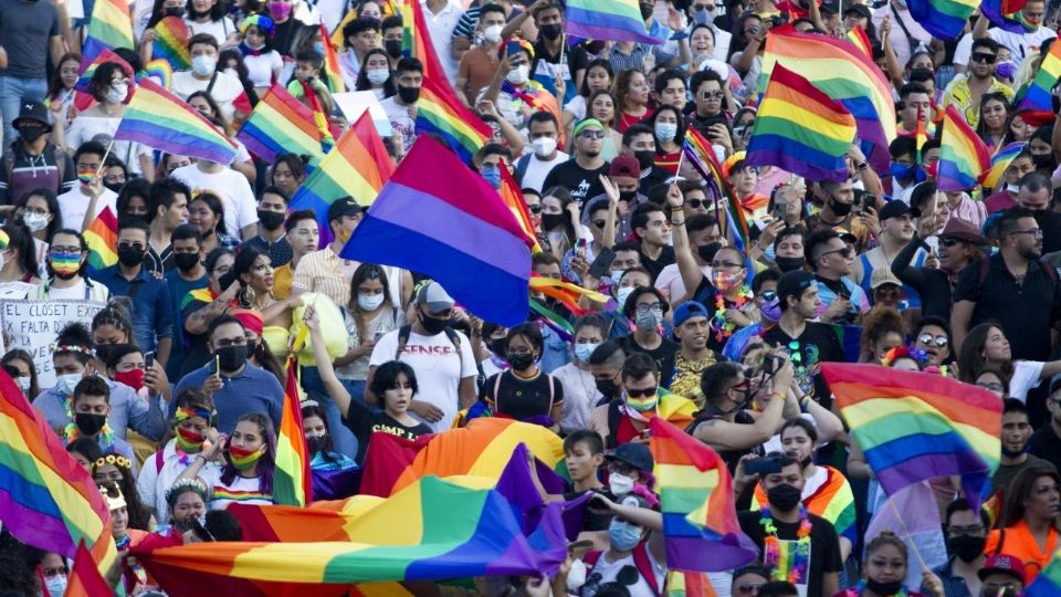 Miembros de la comunidad LGBT+ en la entidad, se congregaron en el centro de la ciudad de Monterrey para realizar la vigésima Marcha de la Diversidad.