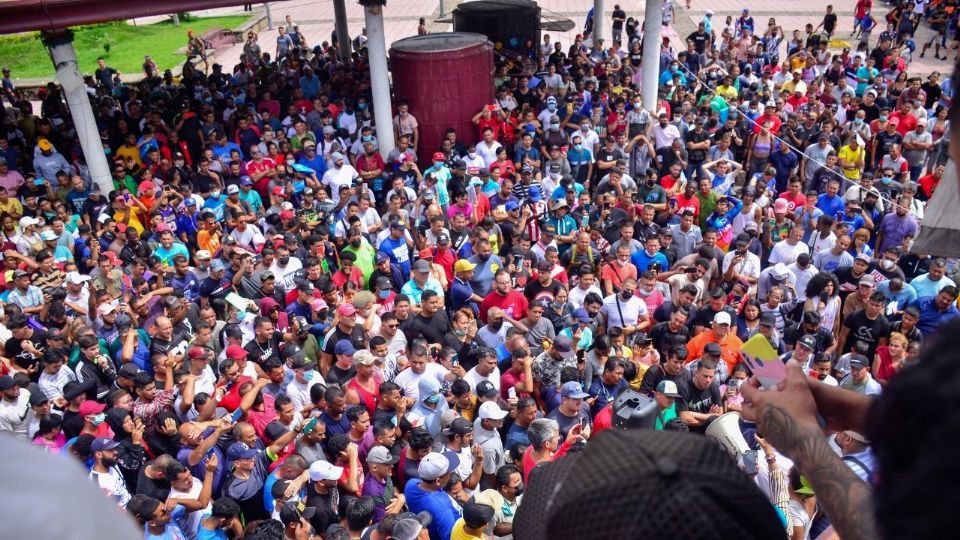 Alrededor de 2 mil migrantes de distintas nacionalidades solicitan medidas precautorias para salir en caravana desde Tapachula