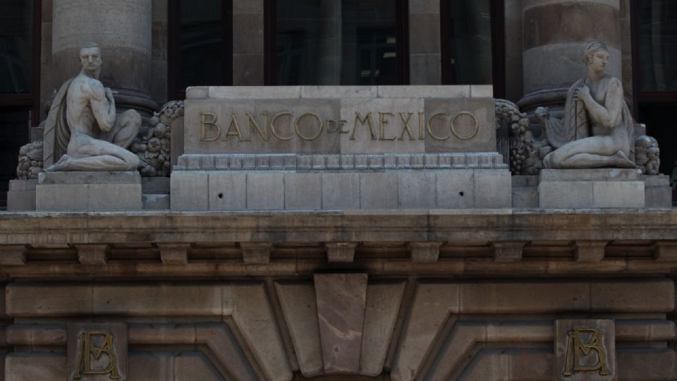 Banxico reporta una caída en las reservas internacionales.
