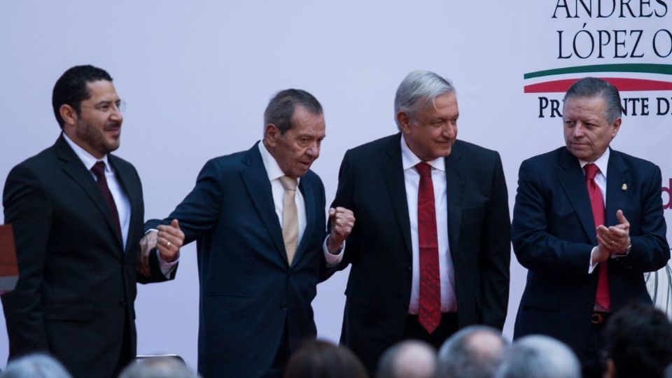 Porfirio Muñoz Ledo junto al presidente Andrés Manuel López Obrador durante el informe de trabajos a 100 días del inicio de la actual administración