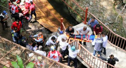 Puente en Cuernavaca se derrumba, resultan heridos alcalde y su esposa (video)