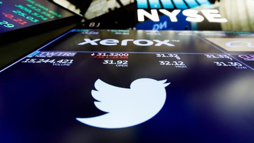 Twitter se achica y se calcula que trabajan en la red social mil 300 empleados.
