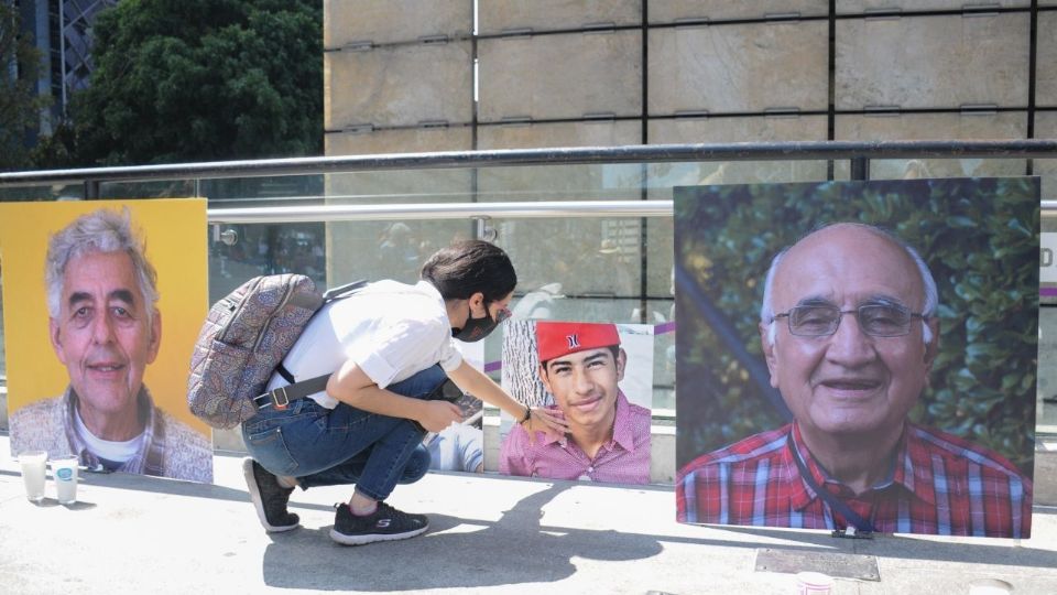 Las fotografías de los sacerdotes jesuitas fueron colocadas durante el evento.