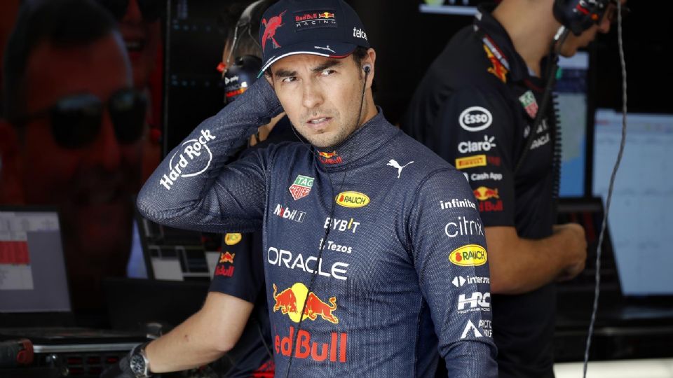 Sergio Pérez, de Red Bull, antes de la primera sesión de entrenamientos del Gran Premio de Francia