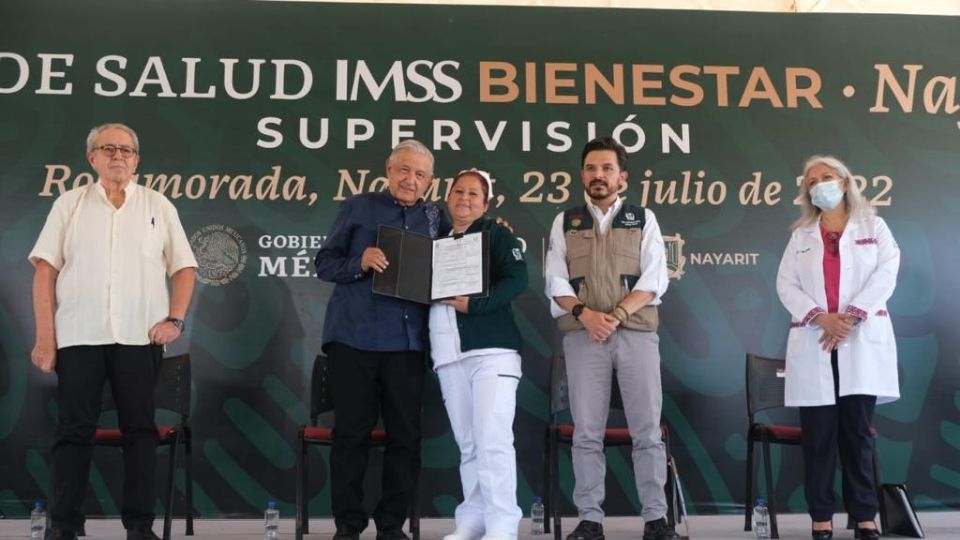 Andrés Manuel López Obrador, presidente de México y Zoe Robledo, titular del IMSS