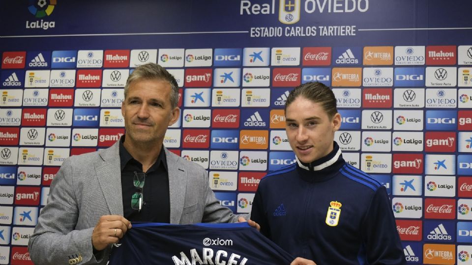 Marcelo Flores al ser presentado como jugador del Real Oviedo.