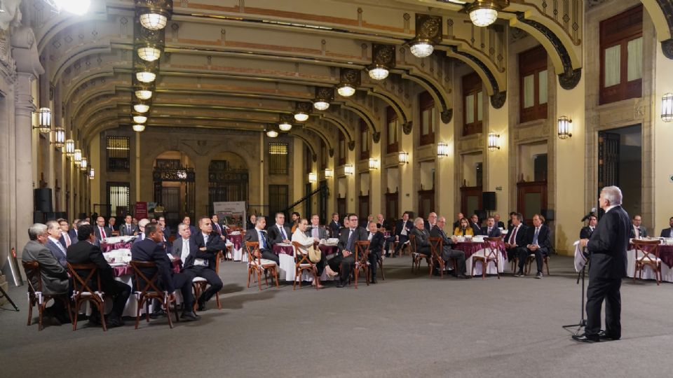 Cena de AMLO con empresarios en Palacio Nacional.