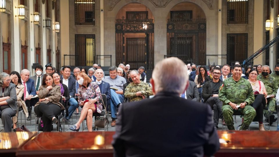 El presidente de México, Andrés Manuel López Obrador trabajando con su gabinete