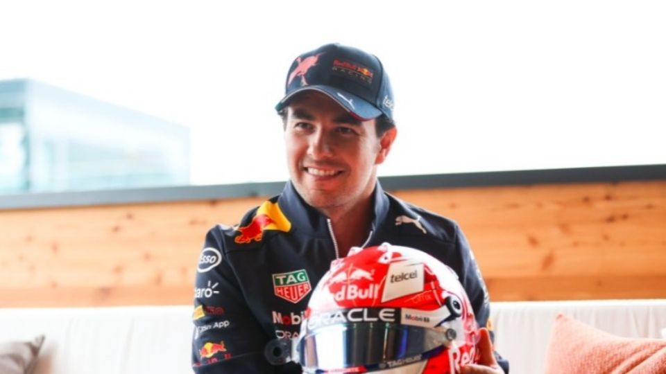 El piloto mexicano compartió en sus redes sociales su nuevo casco