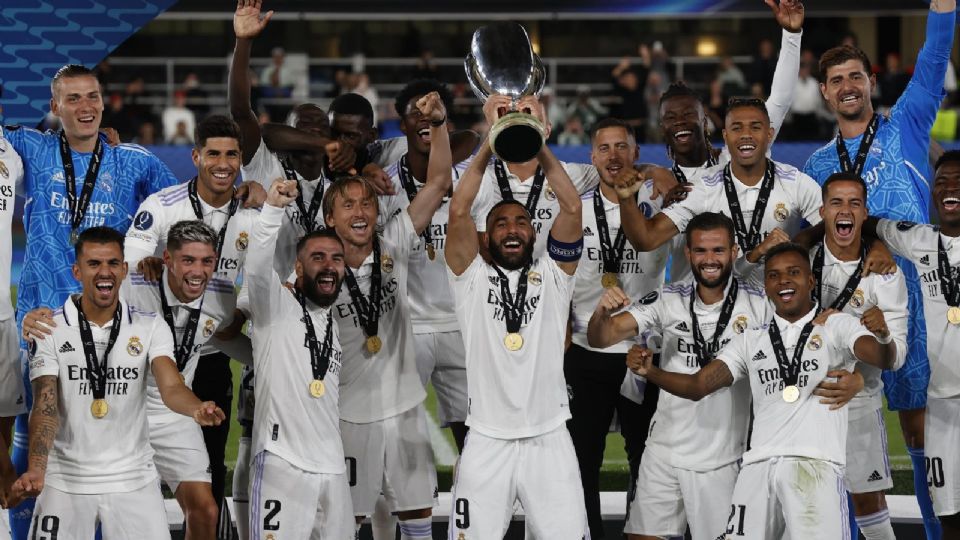 Real Madrid celebra la obtención de la Supercopa de Europa 2022.