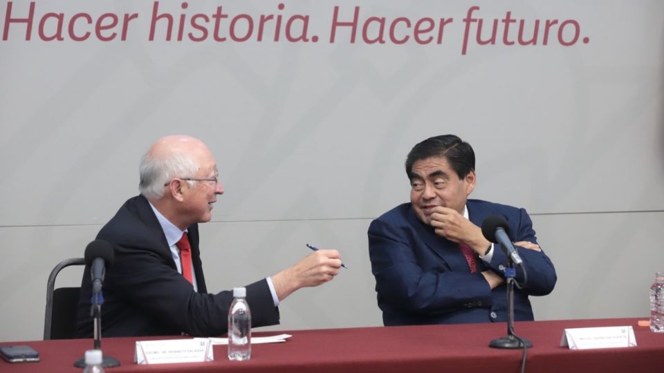 Embajador de EU en México, Ken Salazar y el gobernador de Puebla, Miguel Barbosa.