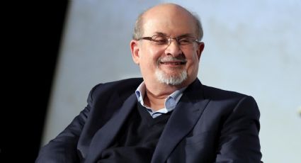 Atacan al escritor Salman Rushdie durante una conferencia de prensa en Nueva York