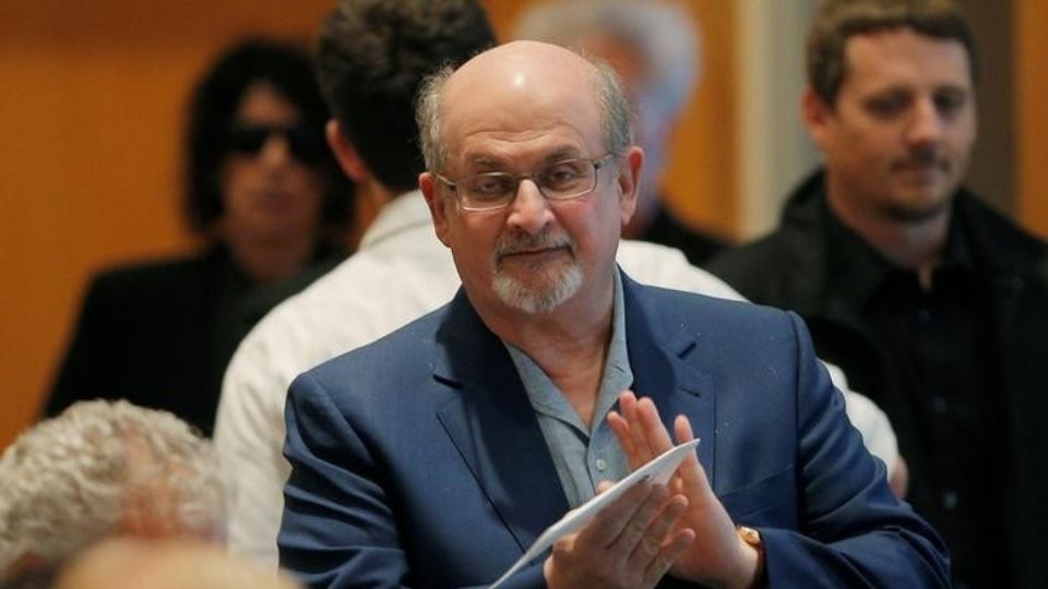 Salman Rushdie, escritor atacado en EU