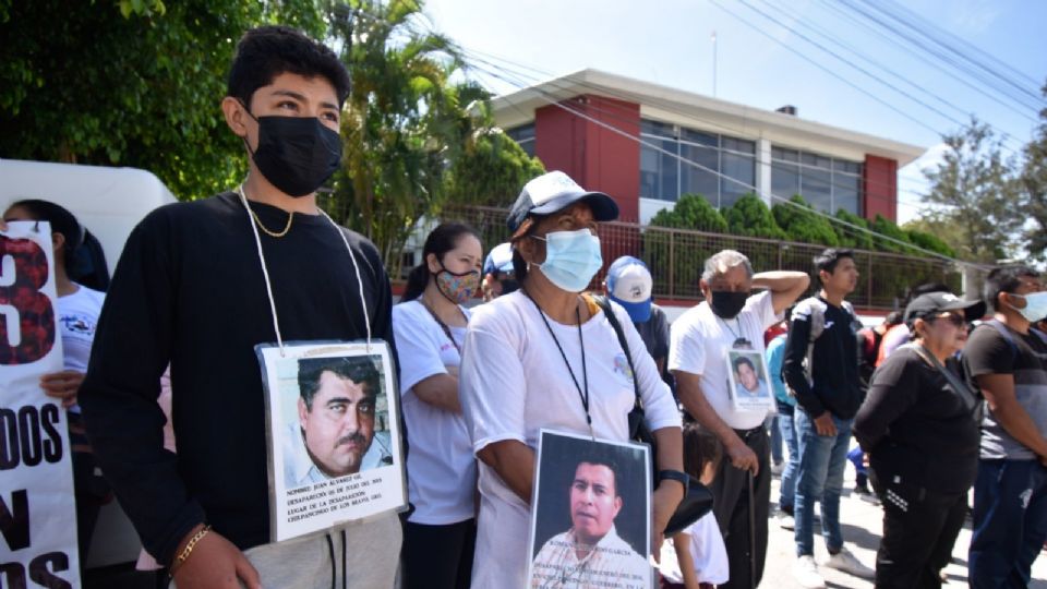 Colectivos como Los Olvidados de Ayotzinapa se pronunciaron en contra del reconocimiento de militares que participaron en la Guerra Sucia en Guerrero.