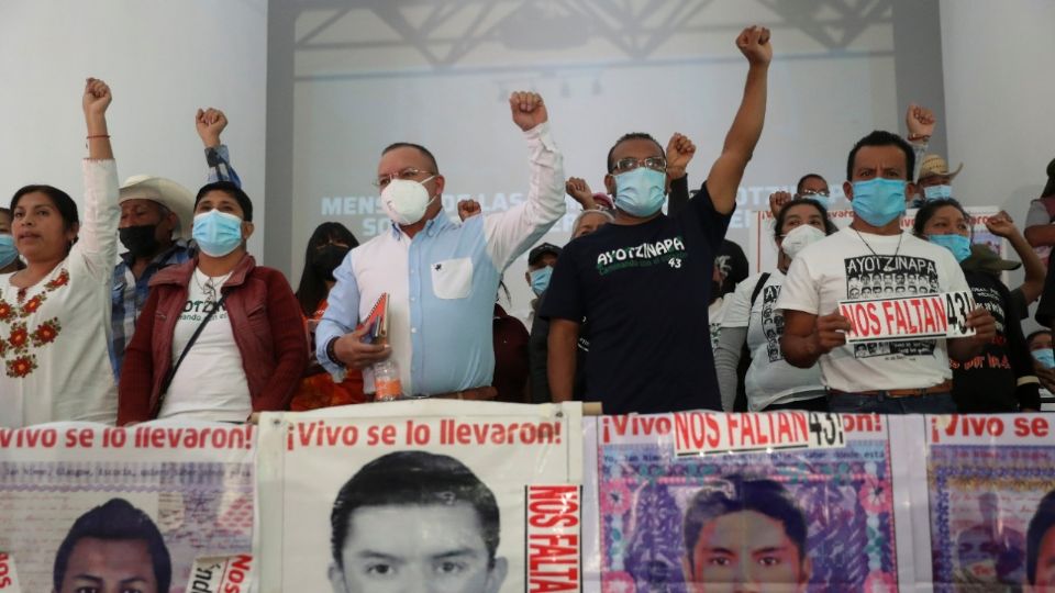 Estudiantes de la Normal de Maestros de Ayotzinapa, piden que se detenga a todos los implicados en el caso, incluido EPN.