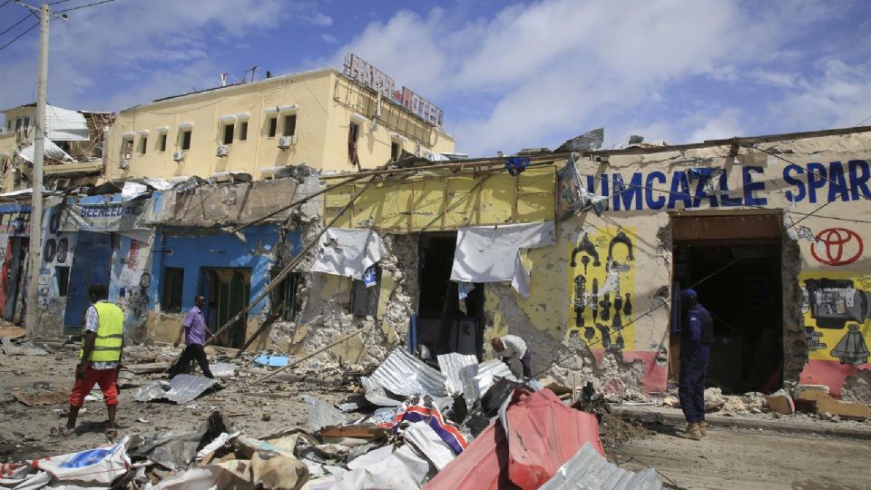 Sube a 21 número muertos en el ataque a un hotel de Somalia.