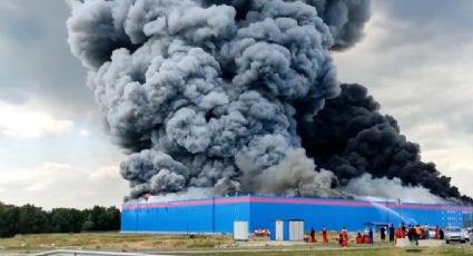 VIDEO | Incendio acaba con una tienda comercial de 'Ozon' en Moscú