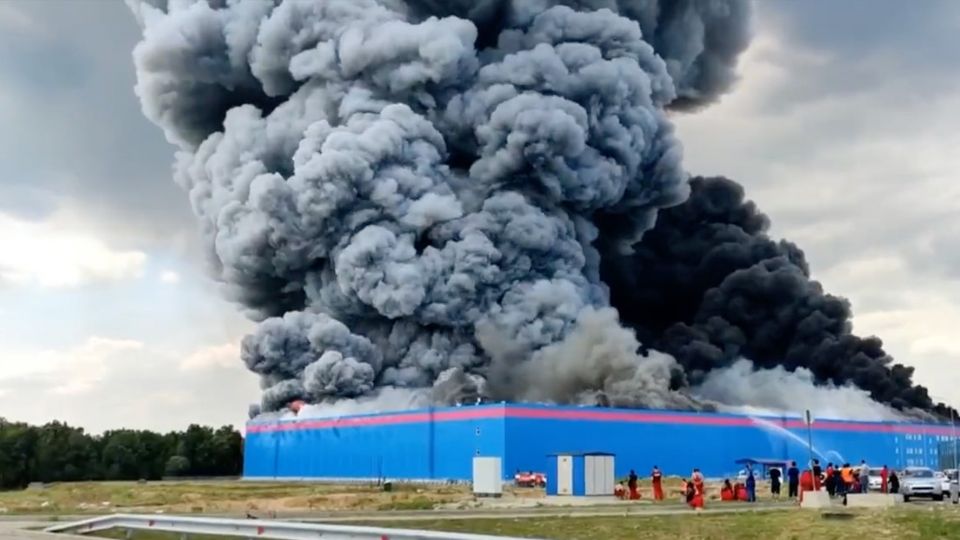 Incendio en tienda comercial en Moscú