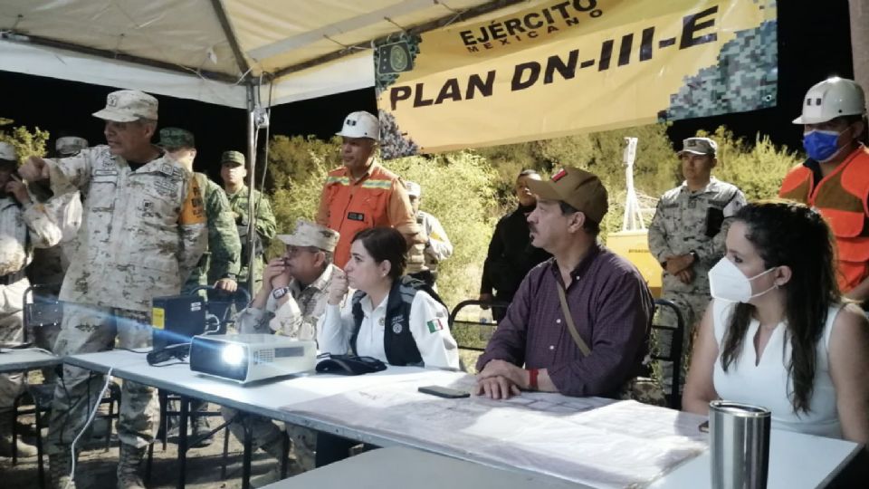 Continúan las labores para rescatar a 10 mineros en Coahuila.