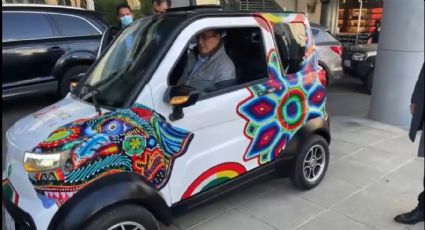 Ebrard prueba auto eléctrico boliviano para traerlo a México en 2023