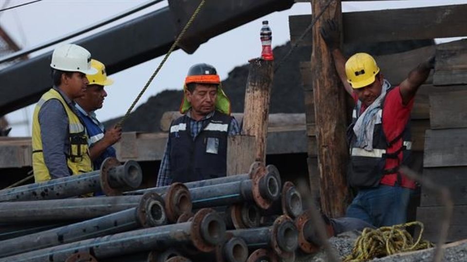 Trabajos de rescate de los 10 mineros atrapados en Coahuila