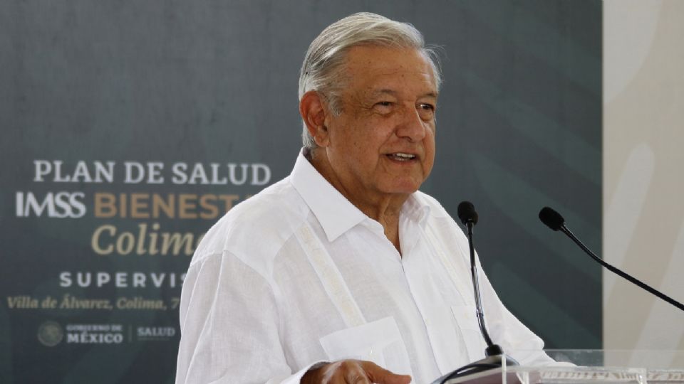El presidente de México confirmó su estancia en la mina donde aún se encuentran 10 personas atrapadas.