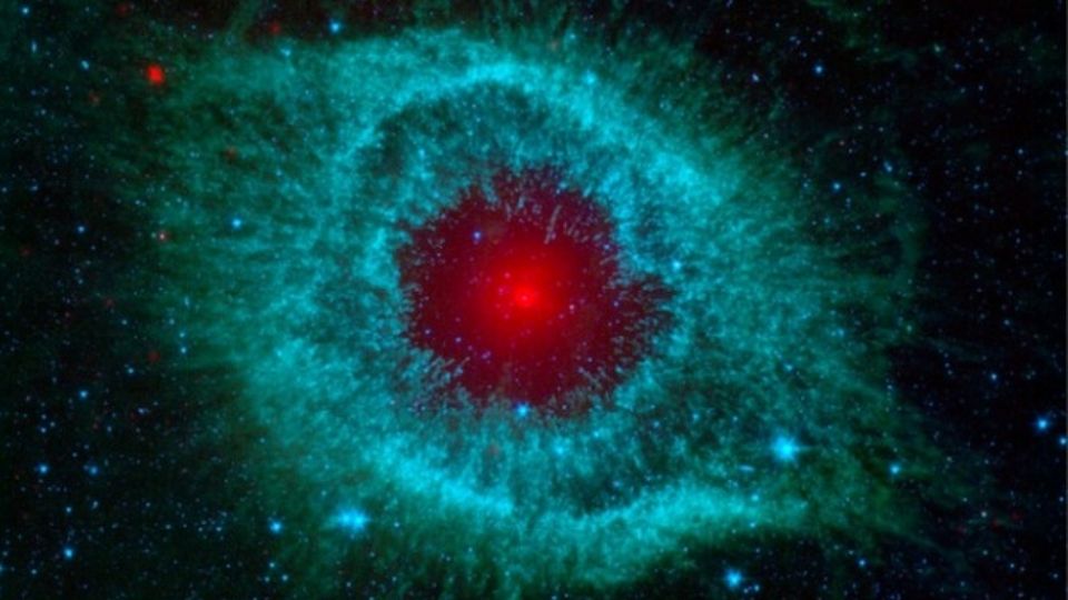 Nebulosa Helix, ubicada en la constelación de Acuario, captada por el Telescopio Espacial Spitzer de la NASA.