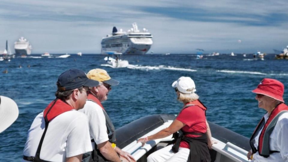 Arriban cientos de turistas en cruceros