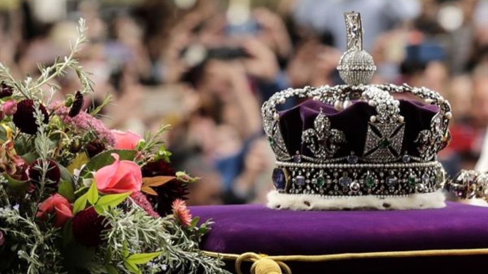 Tras una misa, Isabel II será despedida en un servicio religioso privado para la familia real británica.