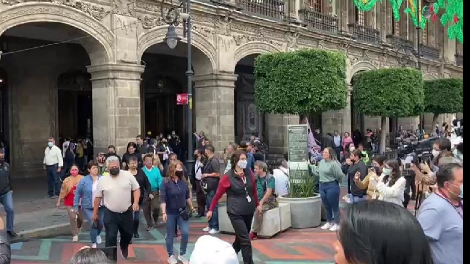 Trabajadores de la CDMX durante el Simulacro Nacional 2022.