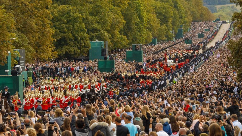 ¡Impresionante! Gran cantidad de gente para dar el último adiós a la Reina Isabel II