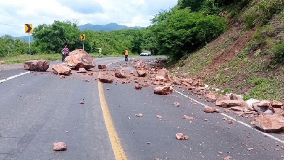 Carretera dañada tras el sismo de 7.7 grados del 19 de septiembre de 2022.