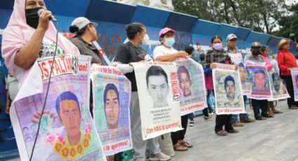 Blindan Centro Histórico por marcha de normalistas de Ayotzinapa
