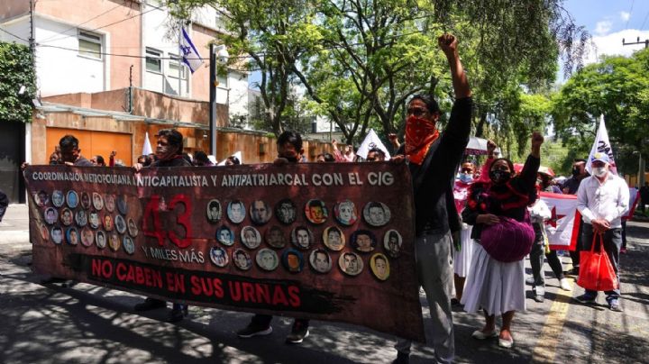 Respecto a caso Ayotzinapa "vamos a continuar con la investigación": AMLO