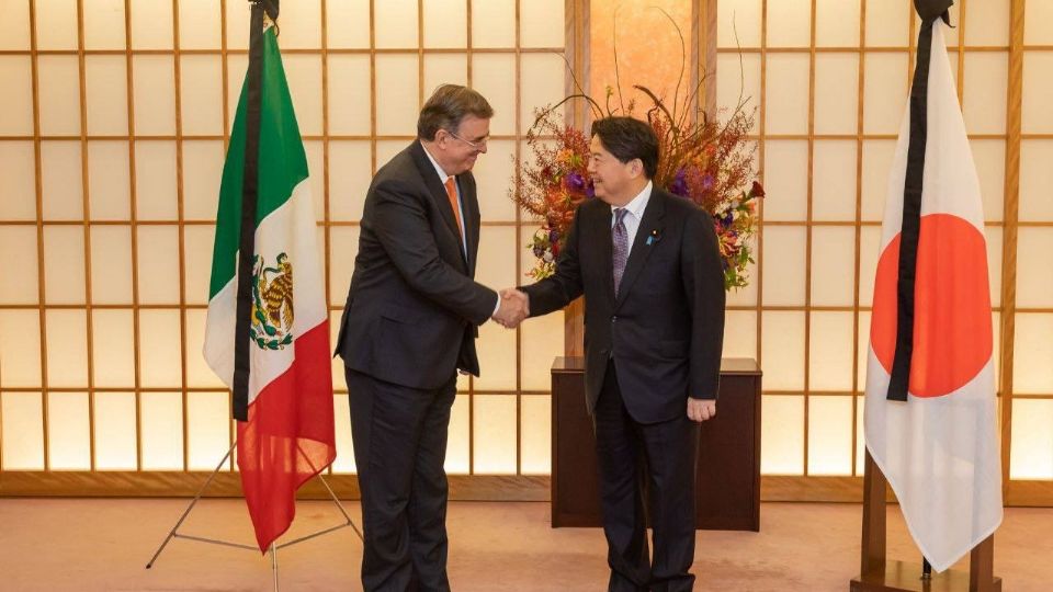 Marcelo Ebrard, canciller mexicano con Fumio Kishida, primer ministro de Japón