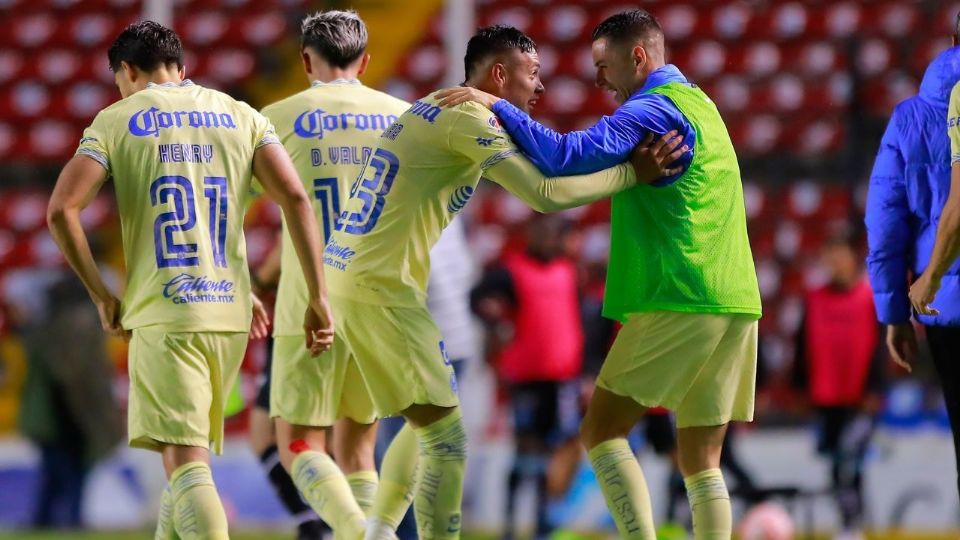 Las águilas del América en su pasado enfrentamiento con los Gallos Blancos del Querétaro.