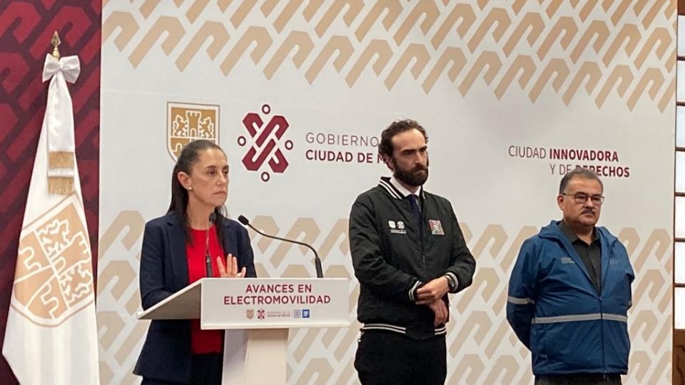 La Jefa de Gobierno de la CDMX, Claudia Sheinbaum; el secretario de Movilidad, Andrés Lajous; y el director general del Servicio de Transportes Eléctricos, Martín López Delgado.