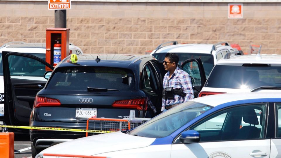 Dos personas fueron asesinados a balazos en el estacionamiento del centro comercial Costco en Puebla.