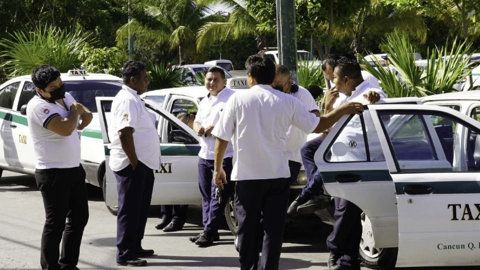 Taxistas de Quintana Roo.