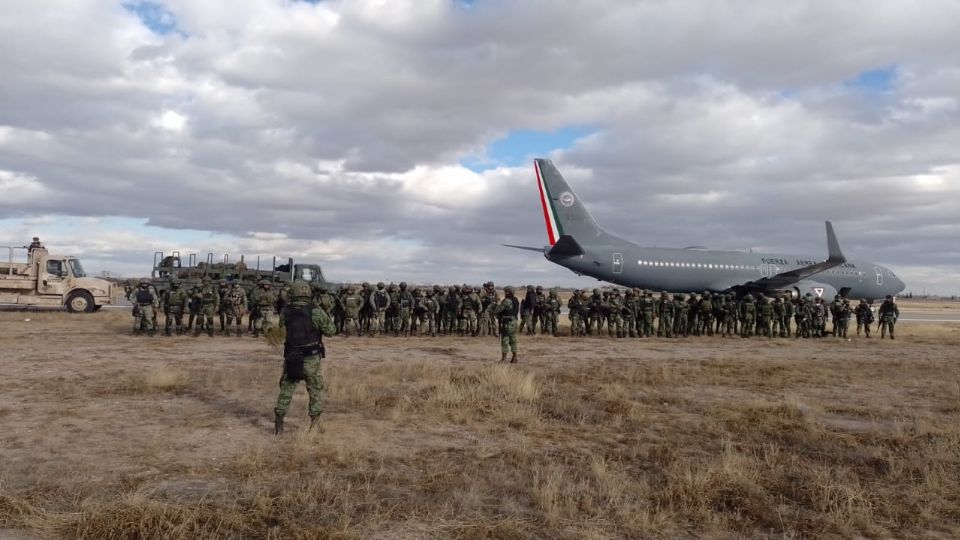 Arriban 200 soldados para reforzar seguridad en Ciudad Juárez.