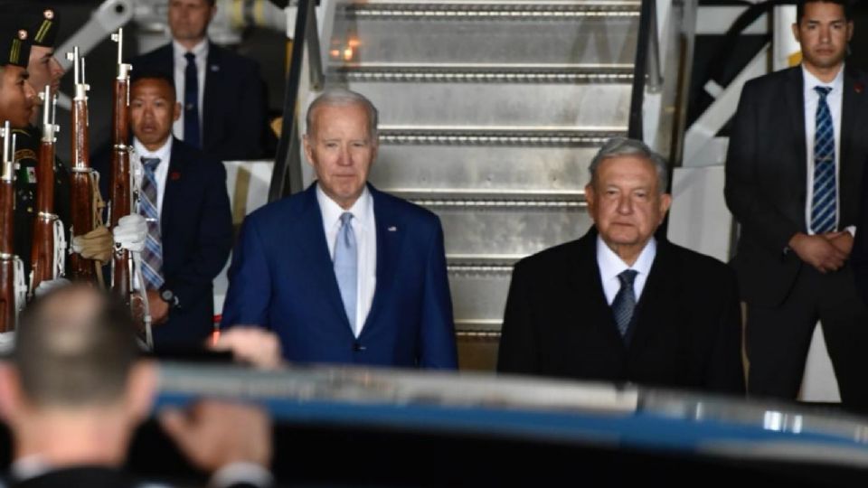 Joe Biden recibido por Andrés Manuel López Obrador en el AIFA