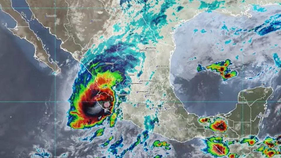 Huracán Norma mantiene su trayectoria hacia Baja California Sur y Sinaloa.