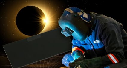 Mira el eclipse de sol con un cristal para soldar, ¿dónde conseguirlo?