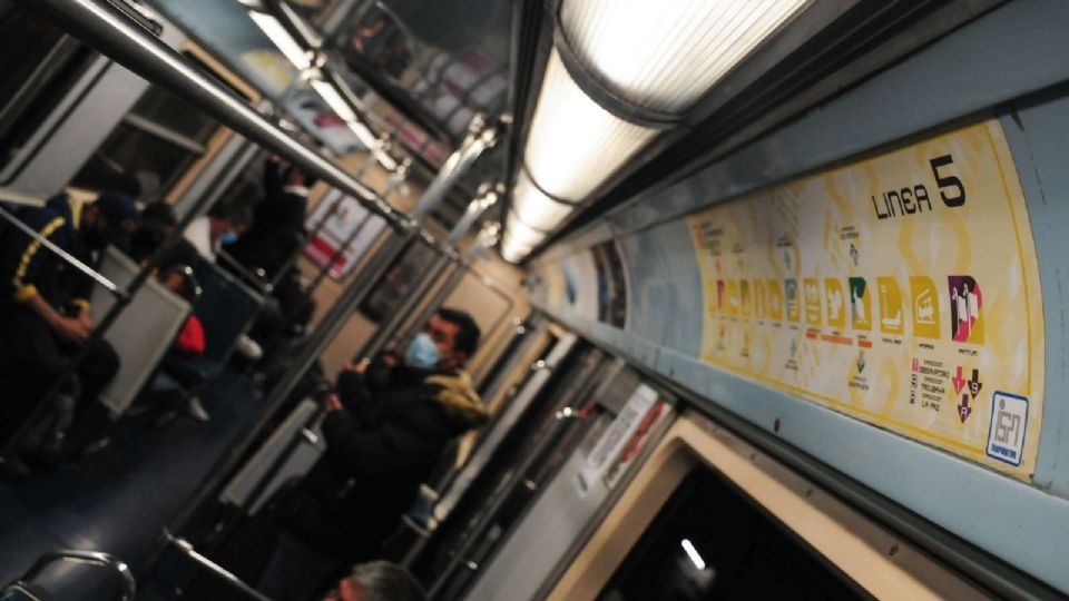 Metro de la CDMX elimina el uso del boleto de la Línea 5